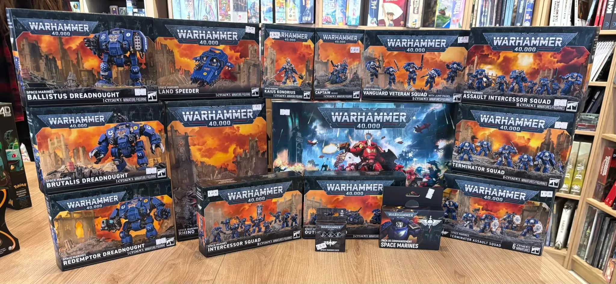 Boîtes de figurines Warhammer 40 000 Space Marines en rayon aux Jeux de l'Olympe